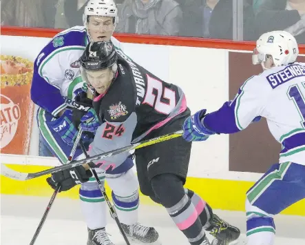  ?? FILES ?? Carsen Twarynski, centre, and his Calgary Hitmen teammates are headed for a lengthy road trip into the U.S. and won’t play again at home until Nov. 22. Players like Matteo Gennaro are looking forward to the team bonding on the road and playing...