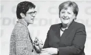  ?? AFP ?? Annegret Karrenbaue­r (izq.) y Angela Merkel.