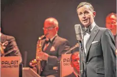  ?? FOTO: GERD MÄGERLE ?? Musikalisc­he Zeitreise: Max Raabe und das Palast-Orchester lassen im CCU Lieder der 20er- und 30er-Jahre wieder aufleben.