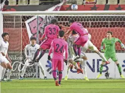  ?? — AFP ?? KASHIMA: Kashima Antlers midfielder Mu Kanazaki (#33) heads the ball to score a goal against Ulsan Hyundai during the AFC Champions League group E football match between Kashima Antlers of Japan and Ulsan Hyundai of South Korea in Kashima, Ibaraki...