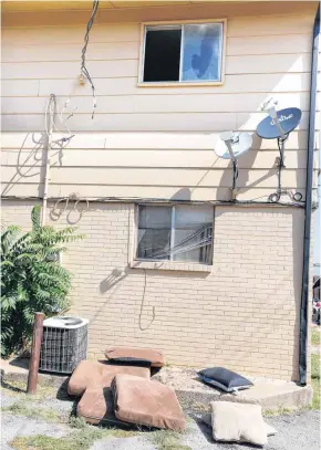  ?? [PHOTO BY STEVE GOOCH,
THE OKLAHOMAN] ?? Takia Harding dropped her 2-year-old son from this second-floor window into the arms of an Oklahoma City police officer during a fire at the Brownstone Apartments.