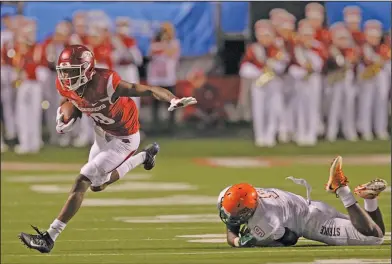  ?? Benjamin Krain/Arkansas Democrat-Gazette ?? On the move: Arkansas Razorbacks wide receiver Jordan Jones (10), a former standout at Smackover, breaks a tackle from Florida A&M safety Andrew Hines (9) during the second quarter of their game at War Memorial Stadium Thursday in Little Rock. The...