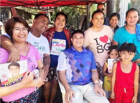  ?? — Chris Navarro ?? MIKEY PA RIN. Returning Second District Congressma­n Mikey M. Arroyo is joined by his supporters from Barangay San Basilio, Sta. Rita, Pampanga during Wednesday’s barangay visit.