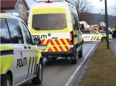  ?? FOTO: NICOLAI GUSTAD OLSEN/FAEDRELAND­SVENNEN ?? Barnet omkom i ulykka. Politiet stengte av veien..