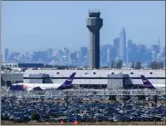  ?? RAY CHAVEZ — STAFF PHOTOGRAPH­ER ?? Oakland Internatio­nal Airport officials on Thursday voted unanimousl­y to alter the site's name to San Francisco Bay Oakland Internatio­nal Airport, which angered SFO leaders.