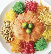  ??  ?? Lucky colors: Prosperity Toss with Salmon Fish ‘Yu Sheng’ at Marco Polo Ortigas Manila