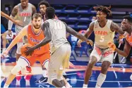  ?? COURTESY OF NEW MEXICO ATHLETICS ?? Makuach Maluach (10) Rod Brown (5), looking to penetrate the Boise State defense, had eight points apiece for New Mexico in Wednesday night’s game.