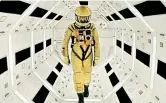  ??  ?? Al cinema 2001: Odissea nello spazio Il computer Hal 9000 è incapace di mentire, diventa psicotico e si ribella agli astronauti nel film di Stanley Kubrick del 1968