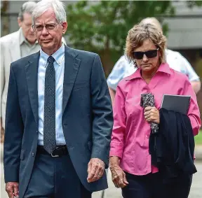  ??  ?? Made 911 call: Tom Martens and his wife Sharon at court yesterday