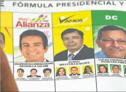  ??  ?? CANDIDATOS. Salvador Nasralla dice que le robaron la elección.