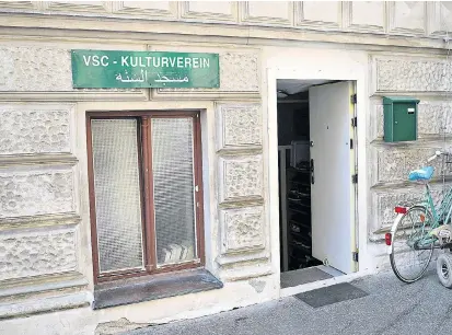  ??  ?? Offene Pforten bei der Moschee der Arabischen Kultusgeme­inde in Wien-Mariahilf.