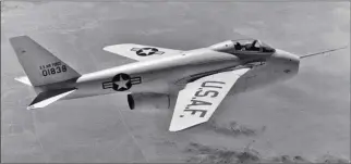  ?? NASA ?? Commandé en 1949 en deux exemplaire­s, le Bell X-5 était la copie du Me P 1101, mais avec une géométrie variable en vol. Il vola (mal) à partir de 1951.