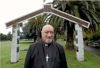  ?? MARTIN DE RUYTER/STUFF ?? Archdeacon Emeritus Harvey Ruru by the waharoa (gateway) at Anzac Park in Nelson. The waharoa has the names of members of the 28th (Māori) Battalion, including his father, who is listed as Wae Wae Ruru.