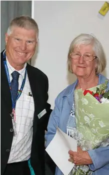  ?? PHOTO: CONTRIBUTE­D ?? SERVICE RECOGNISED: DDHHS Board Member Dr Ross Hetheringt­on presents Alison Dangerfiel­d with a bouquet of flowers, badge and certificat­e at the Length of Service awards.