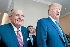  ??  ?? Rudolph Giuliani, ex alcalde de Nueva York, con el entonces candidato republican­o para la presidenci­a, Donald Trump, en septiembre de 2016.