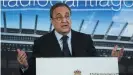  ??  ?? Geschäftsm­ann und Real-Präsident in Personalun­ion: Florentino Perez