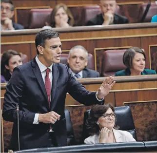  ?? JUAN CARLOS HIDALGO / EFE ?? Intervenci­ón. El socialista Pedro Sánchez en la sesión de control al Gobierno, ayer en el Congreso en Madrid.