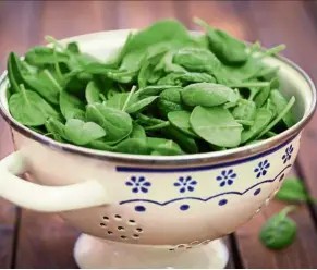  ?? — aFP ?? Leafy greens are a good source of vitamin K, which is linked to a lower risk of death.