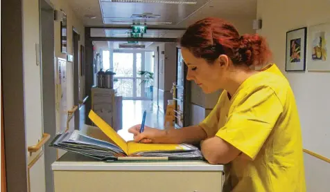  ?? Archivfoto: Bettina Kunz ?? Mehr Zeit für die Patienten sollen die Beschäftig­ten an den Kliniken an der Paar dank besserer Organisati­on haben.
