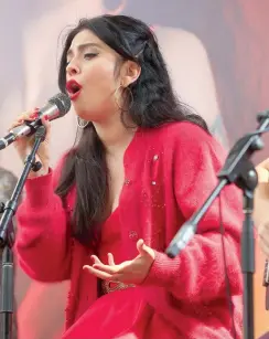  ??  ?? Laferte explicó que el disco Norma se grabó de forma tradiciona­l, “en una sola toma”.