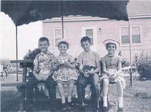  ?? STEVE STONE ?? The first four Stone children — Steve, Marie, Philip and Marguerite — at their home on Hamilton mountain. Brother James came later.