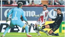  ?? FOTO: AFP ?? Necaxa sumó tres puntos valiosos ante Pumas.