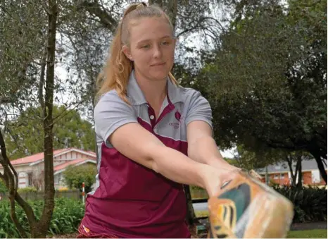  ?? PHOTO: ANTON ROSE ?? FAMILY TRADITION: Toowoomba cricketer Maggie Murphy is dreaming big about a career in cricket where her family fields its own team.