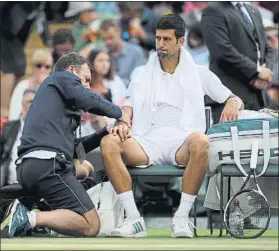  ?? FOTO: GETTY ?? Djokovic abandonó por una lesión en el codo derecho cuando perdía por 7-6 y 2-0