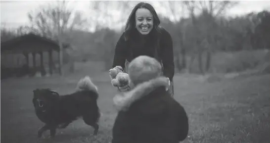  ?? CHRISTOPHE­R SMITH / WASHINGTON POST ?? Jenni Van Winkle has begun trying to explain to her 3-year-old son, Will, how his father died during an NFL game at Arrowhead Stadium.