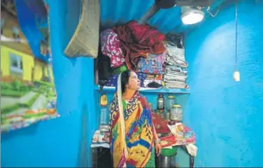  ?? SANCHIT KHANNA/HT PHOTO ?? A micro solar dome installed inside a house at Lal Bagh village, Azadpur.