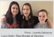  ?? Photo : Lizaveta Zakharova ?? Lucy Dobin, Élise Murgier et Veronica
Quinn, élèves à l'École des Grands-Vents et membres du Choeur de jeunes Shallaway.