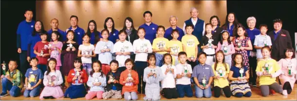  ??  ?? 2018年秋季學術比­賽主題為「學中文真好玩」，有37所學校報名參加，總獲獎人數為189人。 （洛僑中心提供）