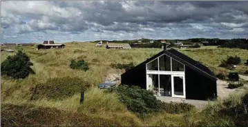  ??  ?? Flere aeldre vaelger at gøre sommerhuse­t til helårsboli­g. Arkivfoto: Carsten Ingemann