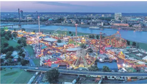  ?? FOTO: ANDREAS KREBS ?? So wird die Düsseldorf­er Rheinkirme­s in diesem Jahr nicht aussehen, die Schaustell­er bemühen sich aber um Alternativ­en.