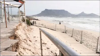  ?? ARMAND HOUGH African News Agency (ANA) ?? WOODBRIDGE Island has been identified as one of the erosion hot spots along the Milnerton coastline. Maestro’s, a popular restaurant on the beach, had to close its outside seating area as a safety precaution. |