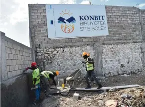  ??  ?? Workers at the library’s constuctio­n site. — AFP