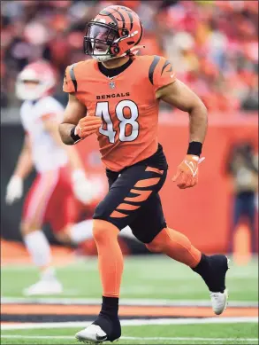  ?? Emilee Chinn / Associated Press ?? Bengals OLB and Danbury alum Austin Calitro plays against the Chiefs on Sunday in Cincinnati.