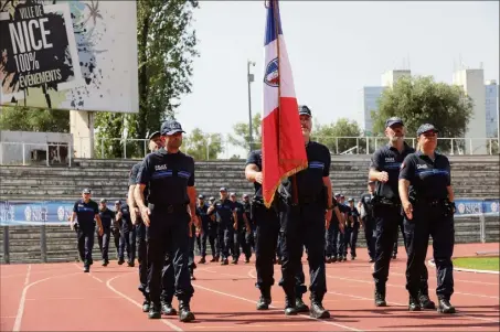  ?? (Photo Eric Ottino) ?? Quarante-quatre policiers municipaux niçois et quatre remplaçant­s partiront le  juillet à Paris, pour défiler sur les Champs-Élysées, le jour de la fête nationale.