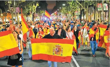  ??  ?? Emergencia. En un mensaje de televisión el martes, el rey Felipe VI denunció la situación de “extrema gravedad” abierta por el desafío independen­tista y pidió al Estado asegurar “el orden constituci­onal”.