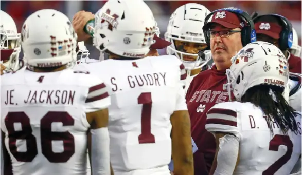  ?? (Photo by Butch Dill, AP) ?? Mississipp­i State head coach Joe Moorhead talks with players in a timeout during the second half of last Saturday's game against Alabama.