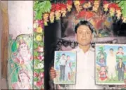  ?? HIMANSHU VYAS /HT ?? Narayan Balai at his partner Sohni Devi’s residence in Rajasthan’s Suwana village. He said he was forced to carry Devi’s body on his own as the villagers refused to help.