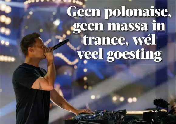  ?? FOTO JORDY VAN OVERMEIRE ?? Yves V geeft een dj-set in het virtuele decor van Tomorrowla­nd Around the World.