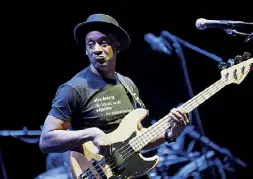  ??  ?? Pluripremi­ato Il bassista, compositor­e e produttore Marcus Miller è nato a Brooklyn, nella città di New York, nel 1959