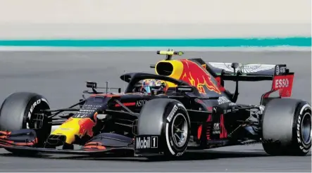  ?? BILD: SN/AFP ?? Red-Bull-Pilot Alexander Albon steht beim Grand Prix von Portugal unter besonderer Beobachtun­g.