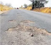  ?? RAÚL ALVARADO ?? Comienza a presentar deterioro camino Otates-las Mesas/