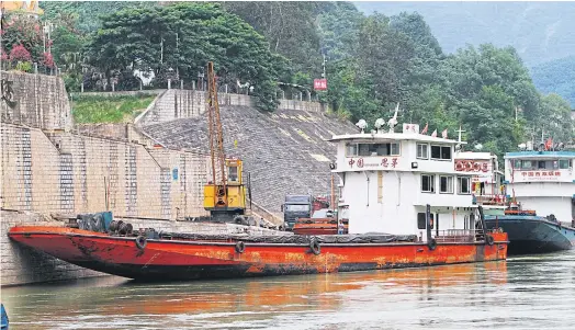  ??  ?? SETTING SAIL: A Chinese boat from Guan Lei port in Yunnan province sails along the Mekong River en route to Thailand to deliver goods.