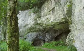  ?? Foto: Holger Müller ?? Das Lonetal ist wegen seiner Höhlen wie dem Hohlenstei­nstadel (Foto) und seiner Eiszeitkun­st Welterbe.