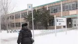  ??  ?? Carbon monoxide levels Monday at École des Découvreur­s in Montreal’s LaSalle borough were found to be as much as five times the level that usually triggers an evacuation.