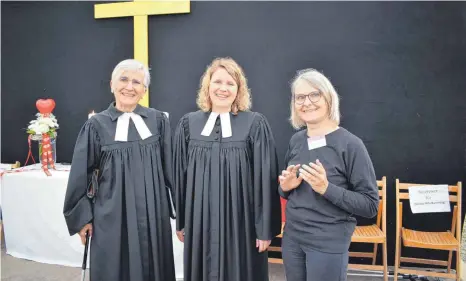  ?? FOTO: KLEIN ?? Gestaltete­n den Evangelisc­hen Oberschwab­entag gemeinsam und inklusiv – die Pfarrerinn­en Lucie Panzer, Silke Kuczera, Daniela Milz-ramming (von links).