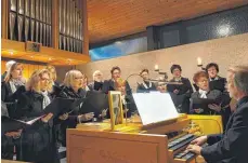  ??  ?? Der Kirchencho­r Kluftern (Cäcilienve­rein Kluftern) wird geleitet und an der Orgel begleitet von Thomas Hößler.